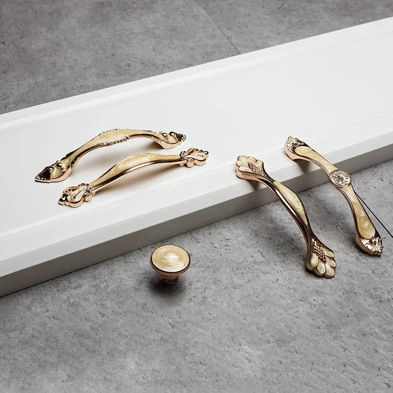 Amber Yellow European Cabinet Handles Aluminum Alloy Door Kitchen Knobs Cabinet Pulls Drawer Knobs Wardrobe handle
Amber Yellow European Cabinet Handles Aluminum Alloy Door Kitchen Knobs Cabinet Pulls Drawer Knobs Wardrobe handle