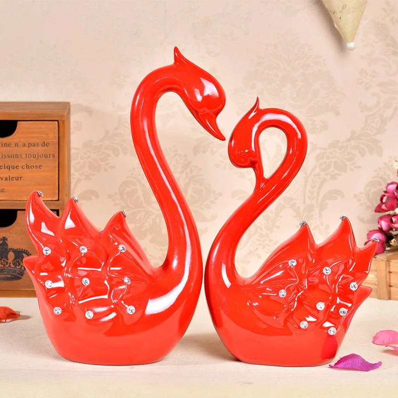 Resin crafts lovers swans, European and American wedding decorations, creative home living room swan ornaments, a pair
Resin crafts lovers swans, European and American wedding decorations, creative home living room swan ornaments, a pair