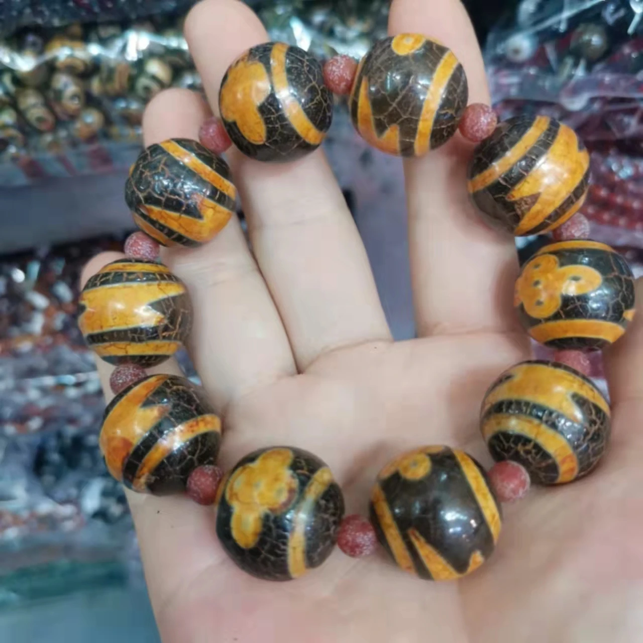 1pcs/lot tooth yellow dragon pattern fire for Tibetan old dzi round bead bracelet natural accessories gem jewelry Collection
1pcs/lot tooth yellow dragon pattern fire for Tibetan old dzi round bead bracelet natural accessories gem jewelry Collection