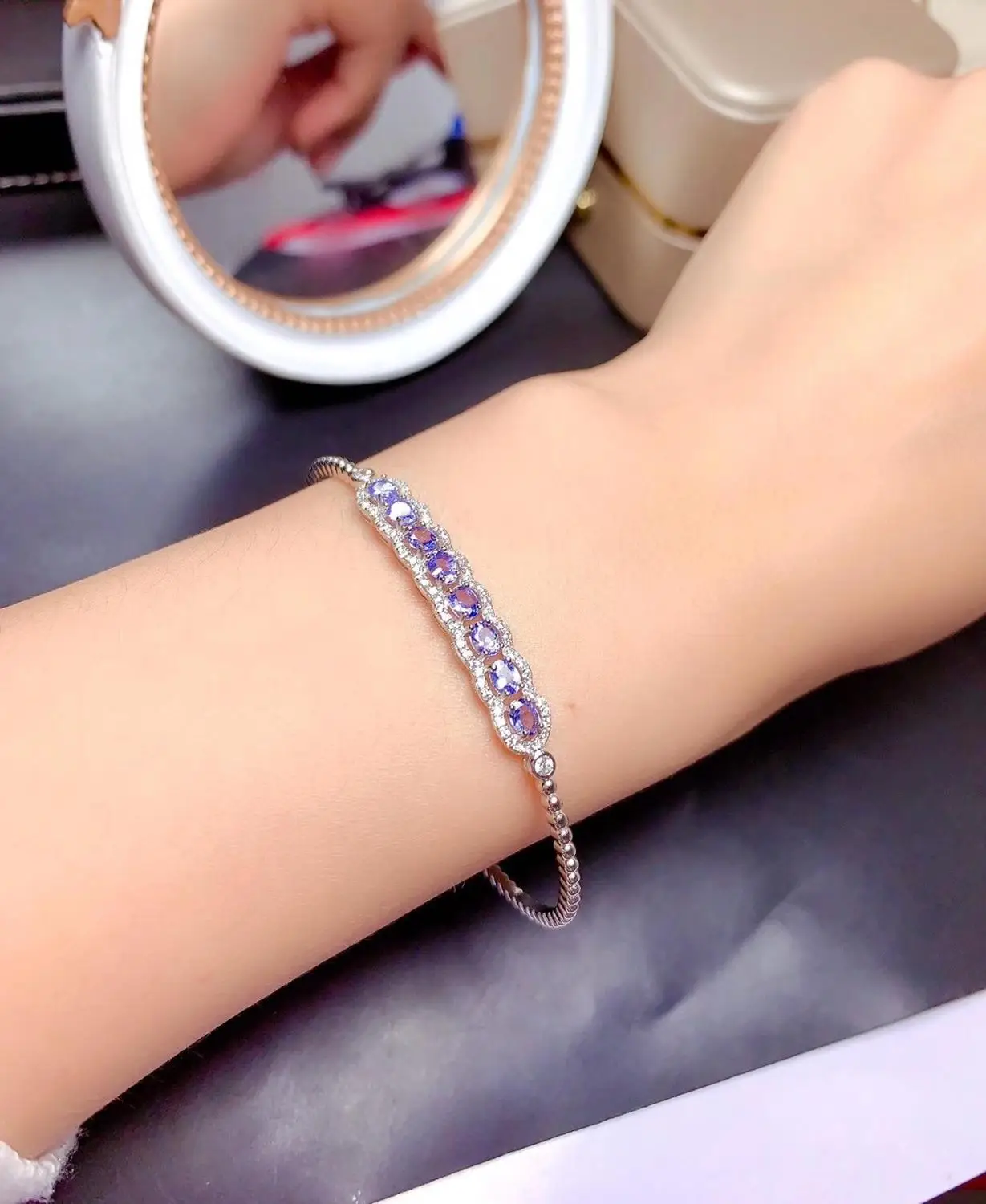 Simple gemstone, multi style and natural natural Tanzania bracelet can adjust 925 silver.
Simple gemstone, multi style and natural natural Tanzania bracelet can adjust 925 silver.