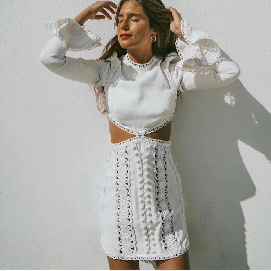high-quality New designer runway dress women's sexy openwork embroidered button long-sleeved holiday dress
high-quality New designer runway dress women's sexy openwork embroidered button long-sleeved holiday dress