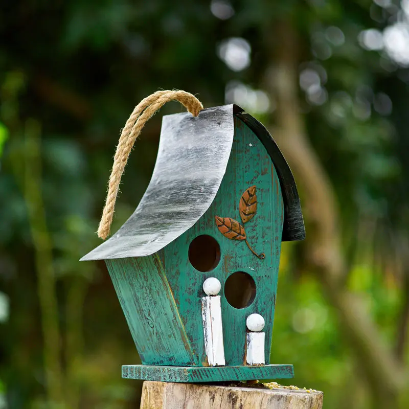 Pastoral Tin Solid Wood Bird Nest Bird Cage Decoration Outdoor Courtyard Bird House Tree Hanging Wooden House Figurines Crafts
Pastoral Tin Solid Wood Bird Nest Bird Cage Decoration Outdoor Courtyard Bird House Tree Hanging Wooden House Figurines Crafts
