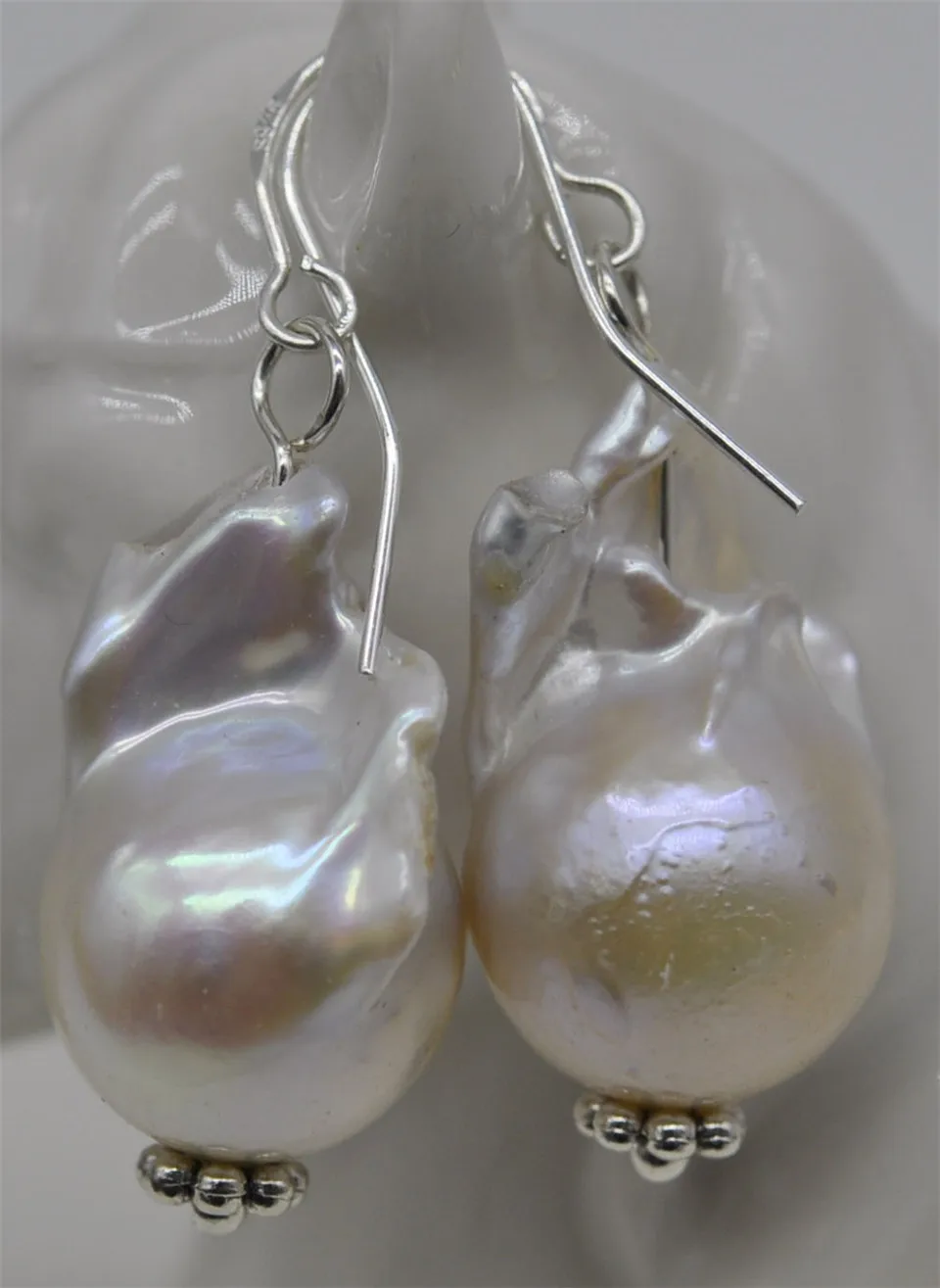 HABITOO 20MM AA Baroque South Sea Pearl Earrings Silver Hook Ladies Pearl Earrings Jewelry Gift for Women
HABITOO 20MM AA Baroque South Sea Pearl Earrings Silver Hook Ladies Pearl Earrings Jewelry Gift for Women