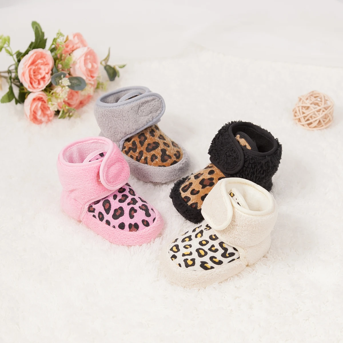 2023 Winter Baby Shoes Booties Leopard Classic Elements Warm Fluff Anti-slip First Walkers Infant Crib Shoes Cotton Snow Boots
2023 Winter Baby Shoes Booties Leopard Classic Elements Warm Fluff Anti-slip First Walkers Infant Crib Shoes Cotton Snow Boots