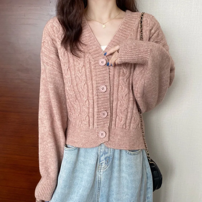 2023 Spring New Knit Female Oversize Cardigan Women Loose Casual V Neck Knitted Sweater Autumn Coat Lady Cardigan
2023 Spring New Knit Female Oversize Cardigan Women Loose Casual V Neck Knitted Sweater Autumn Coat Lady Cardigan