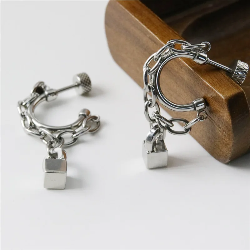 1pc Korean Cold Wind Chain SQUARE PENDANT EARRINGS Hip Hop Style Stainless Steel Men's and Women's Fashion Earrings Jewelry
1pc Korean Cold Wind Chain SQUARE PENDANT EARRINGS Hip Hop Style Stainless Steel Men's and Women's Fashion Earrings Jewelry