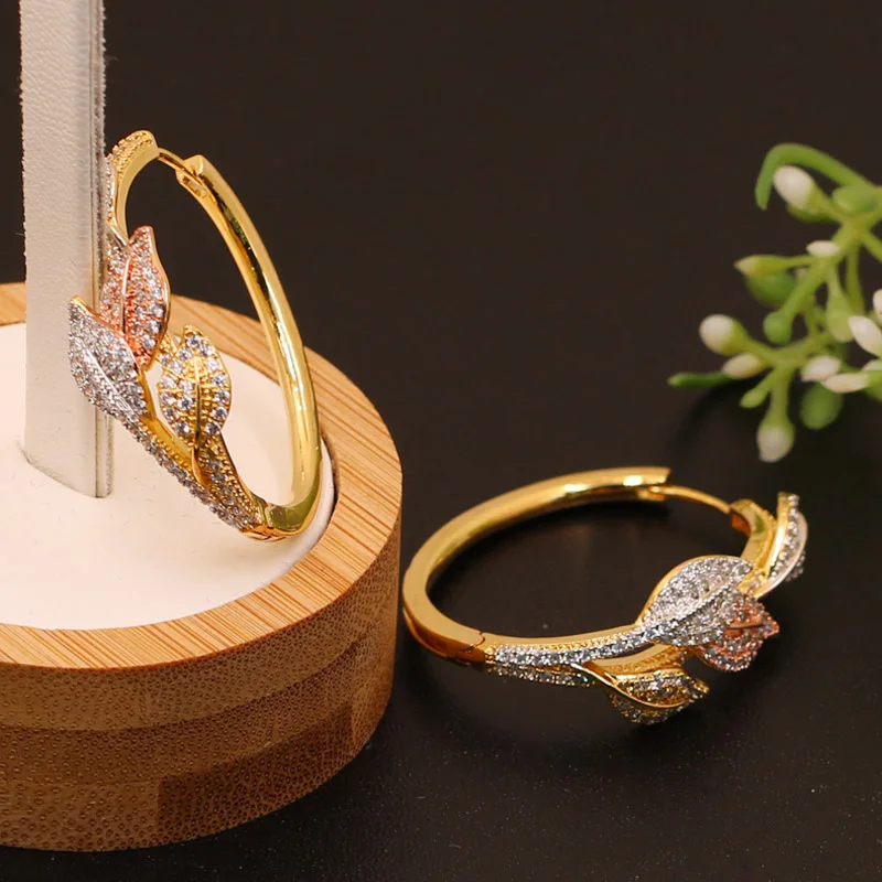 Vanifin Fashion Jewelry Elegant Lovely Leaf Hoop Earrings Micro Paved for Woman Wedding Engagement Luxury Bridal Earring Gift
Vanifin Fashion Jewelry Elegant Lovely Leaf Hoop Earrings Micro Paved for Woman Wedding Engagement Luxury Bridal Earring Gift