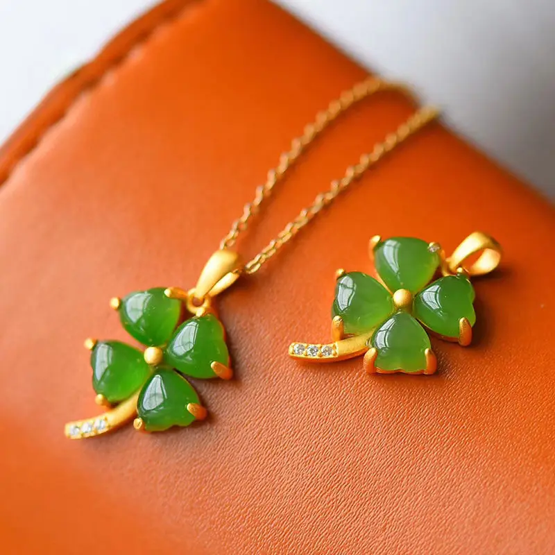 Natural Hetian jade lucky grass Pendant Necklace Chinese retro palace style unique ancient gold craft women's jewelry
Natural Hetian jade lucky grass Pendant Necklace Chinese retro palace style unique ancient gold craft women's jewelry