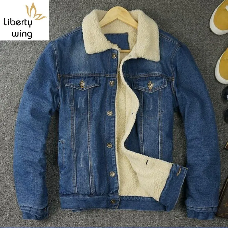 Winter New Fashion Retro Mens Fur Lining Jean Jackets Male Fleece Jacket Single-breasted Denim Coat Button Outwear Size M-2xl
Winter New Fashion Retro Mens Fur Lining Jean Jackets Male Fleece Jacket Single-breasted Denim Coat Button Outwear Size M-2xl