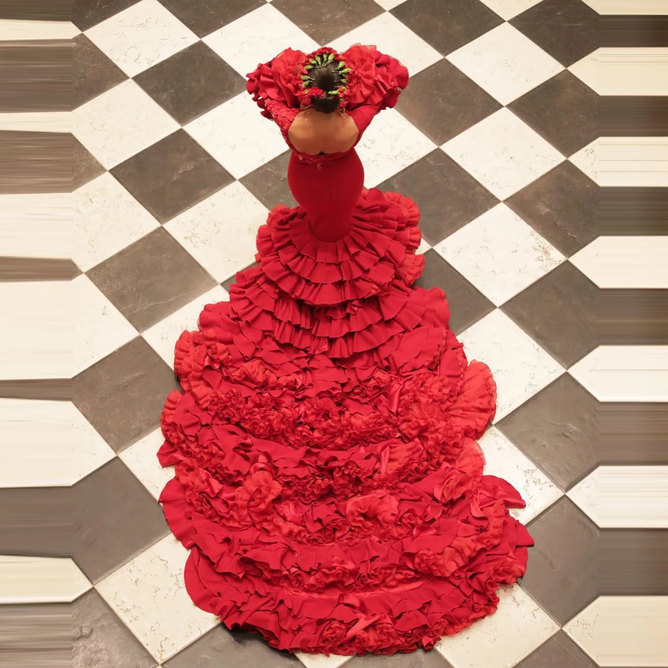 Gorgeous Red Tulle Tiered Bridal Wedding Dress Long Train Flare Sleeves Sexy Backless Beaded 3D Flowers Mermaid Wedding Gowns
Gorgeous Red Tulle Tiered Bridal Wedding Dress Long Train Flare Sleeves Sexy Backless Beaded 3D Flowers Mermaid Wedding Gowns