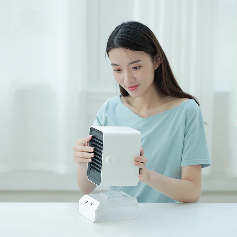 Household refrigeration fan summer mini 5V 2A electric fan spray low impatient humidification and hydrating desktop water cool
Household refrigeration fan summer mini 5V 2A electric fan spray low impatient humidification and hydrating desktop water cool