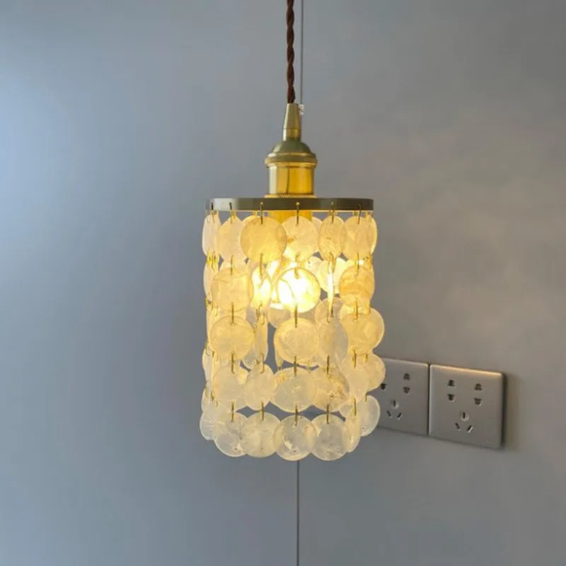Japanese style handmade sea shell chandelier Nordic cloakroom aisle bedroom bedside retro gold chandelier home indoor lighting
Japanese style handmade sea shell chandelier Nordic cloakroom aisle bedroom bedside retro gold chandelier home indoor lighting