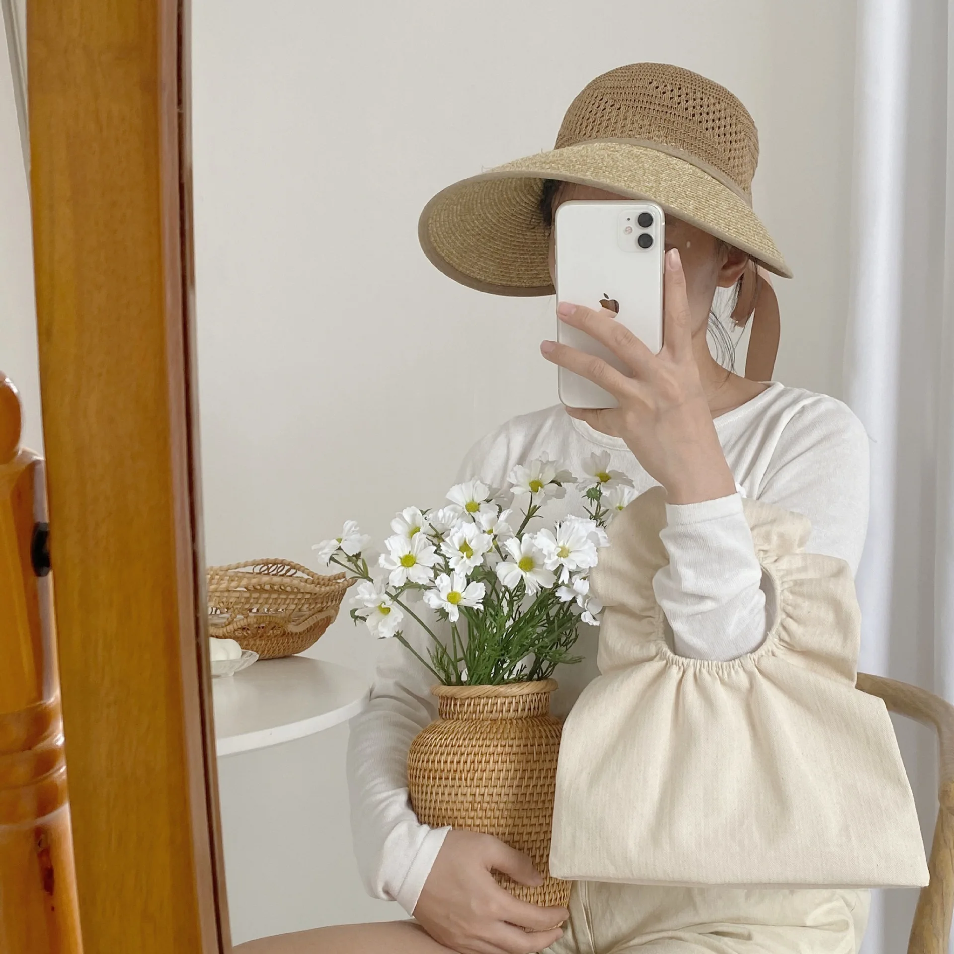 Fashion Elegant Women Bag Cute Canvas Shopping Bag Korean Style Handbag Ruffles Handbag All-matched Bags Dress Suited Handbag
Fashion Elegant Women Bag Cute Canvas Shopping Bag Korean Style Handbag Ruffles Handbag All-matched Bags Dress Suited Handbag