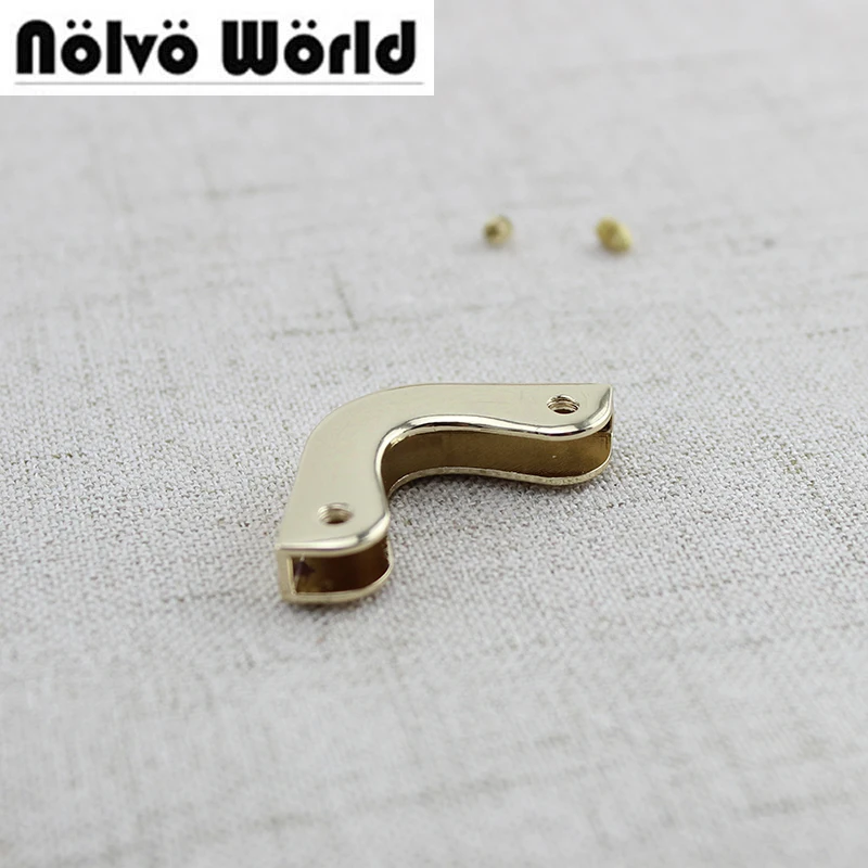 100pcs 2.5X2.5cm small triangle flap end protective clips in screws,Metal Corners for use on bag,clutch,wallet flaps,book covers
100pcs 2.5X2.5cm small triangle flap end protective clips in screws,Metal Corners for use on bag,clutch,wallet flaps,book covers