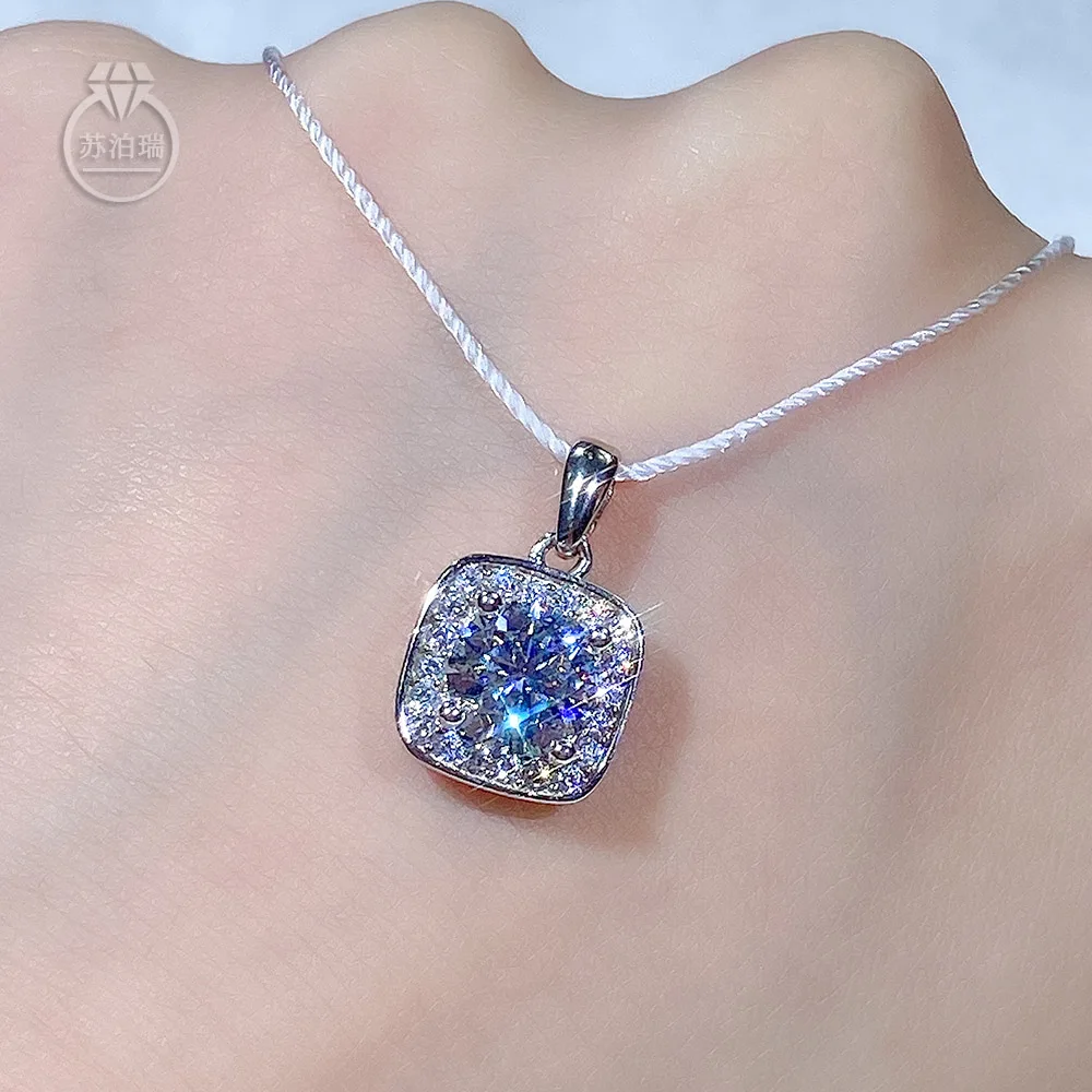 Color D VVS Moissanite Pendant 0.5CT 1CT Lab Diamond Pendant Silver 925 for Women Wedding Party Anniversary Gift Simple Charms
Color D VVS Moissanite Pendant 0.5CT 1CT Lab Diamond Pendant Silver 925 for Women Wedding Party Anniversary Gift Simple Charms