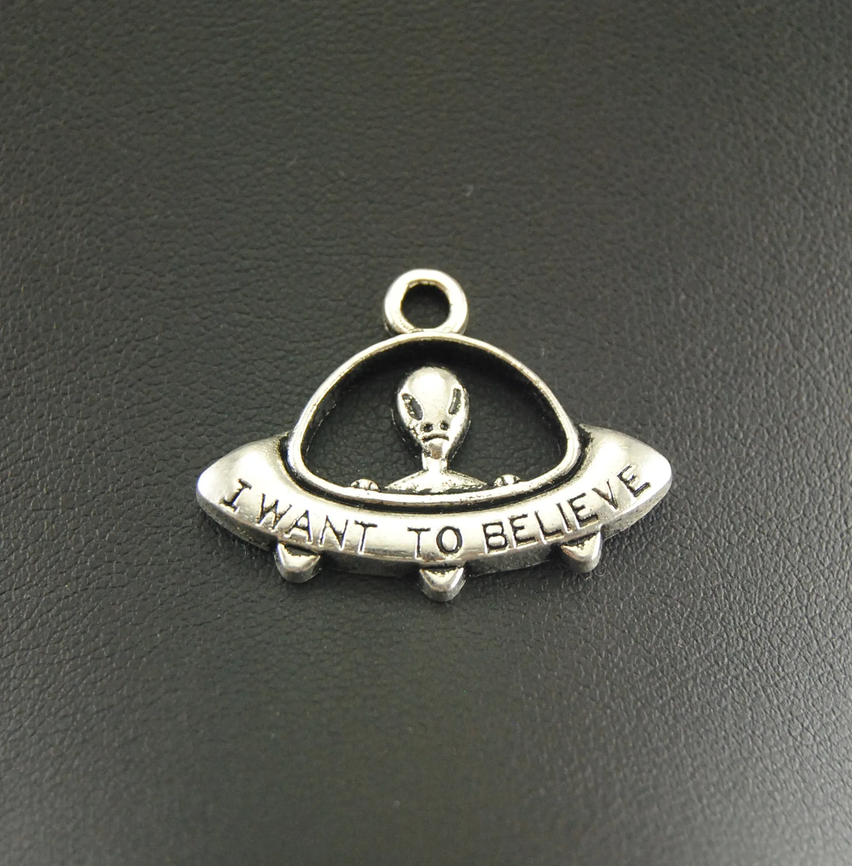 30 pcs Silver Color UFO Alien Charms Pendant DIY Metal Bracelet Necklace Jewelry Findings A741
30 pcs Silver Color UFO Alien Charms Pendant DIY Metal Bracelet Necklace Jewelry Findings A741