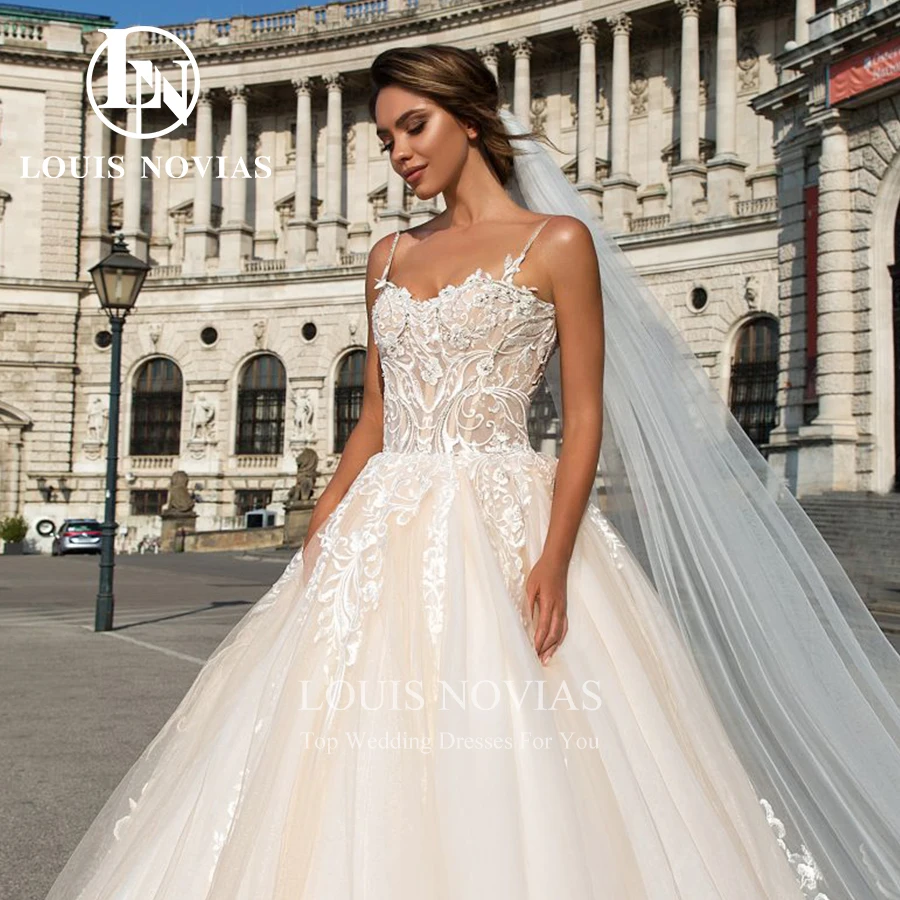 LOUIS NOVIAS Ball Gown Wedding Dress Elegant Bridal Gown Spaghetti Straps Crystal Appliques Backless Princess Vestidos De Novia
LOUIS NOVIAS Ball Gown Wedding Dress Elegant Bridal Gown Spaghetti Straps Crystal Appliques Backless Princess Vestidos De Novia