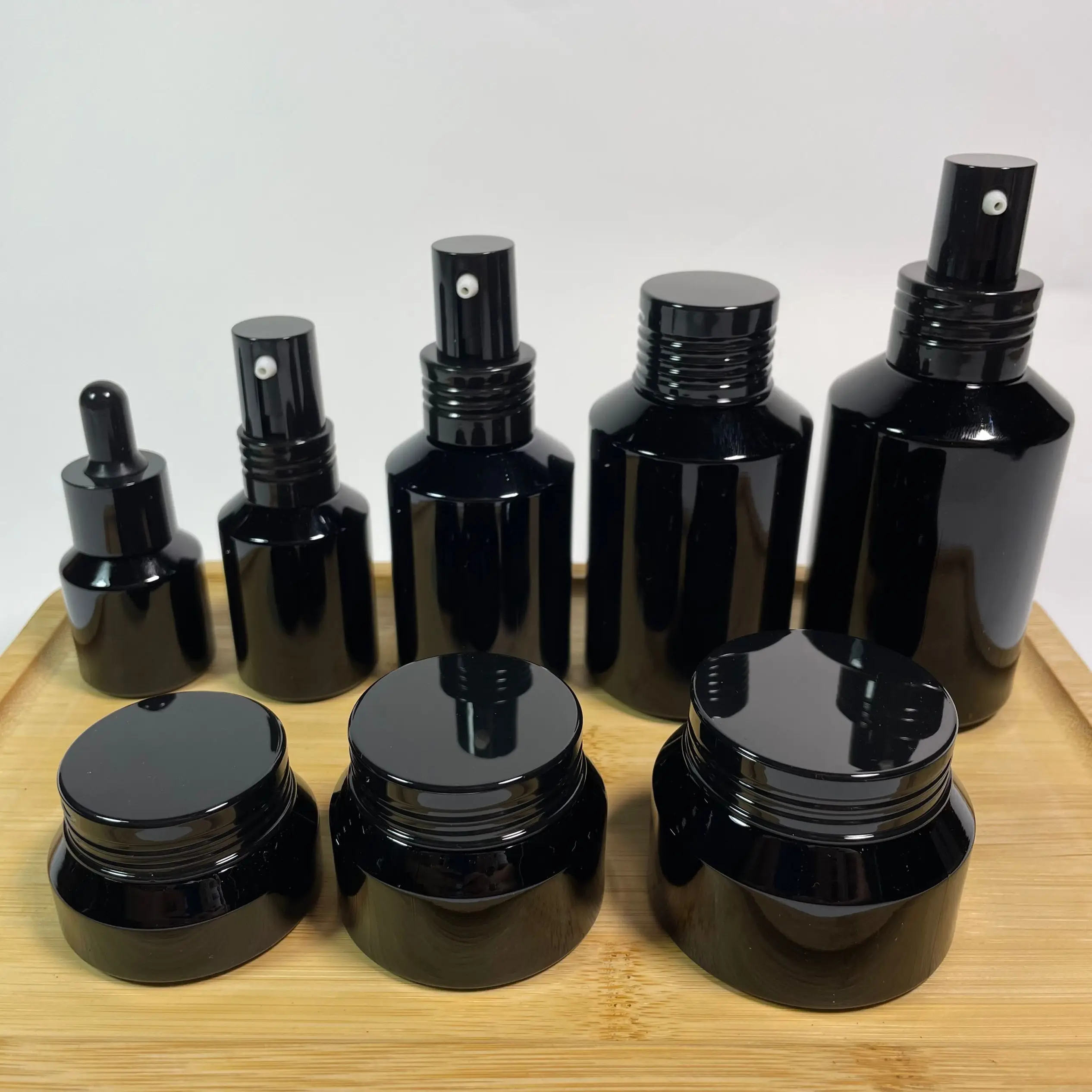 Wholesale Shiny Black Cosmetic Essential Oil Bottle And Cream Jar Full Set Dropper Glass Bottle With Spray and Pipette
Wholesale Shiny Black Cosmetic Essential Oil Bottle And Cream Jar Full Set Dropper Glass Bottle With Spray and Pipette