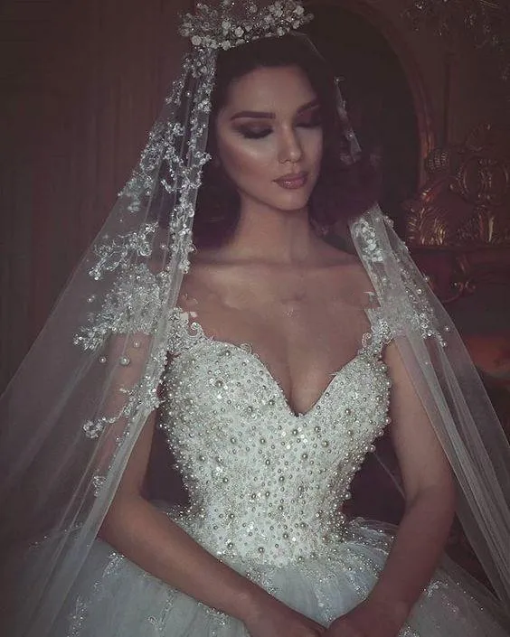 Luxury Ball 2018 Pearls Beading Lace Appliques Sexy Sweetheart Brides Straps Elegant bridal Gowns mother of the bride dresses
Luxury Ball 2018 Pearls Beading Lace Appliques Sexy Sweetheart Brides Straps Elegant bridal Gowns mother of the bride dresses