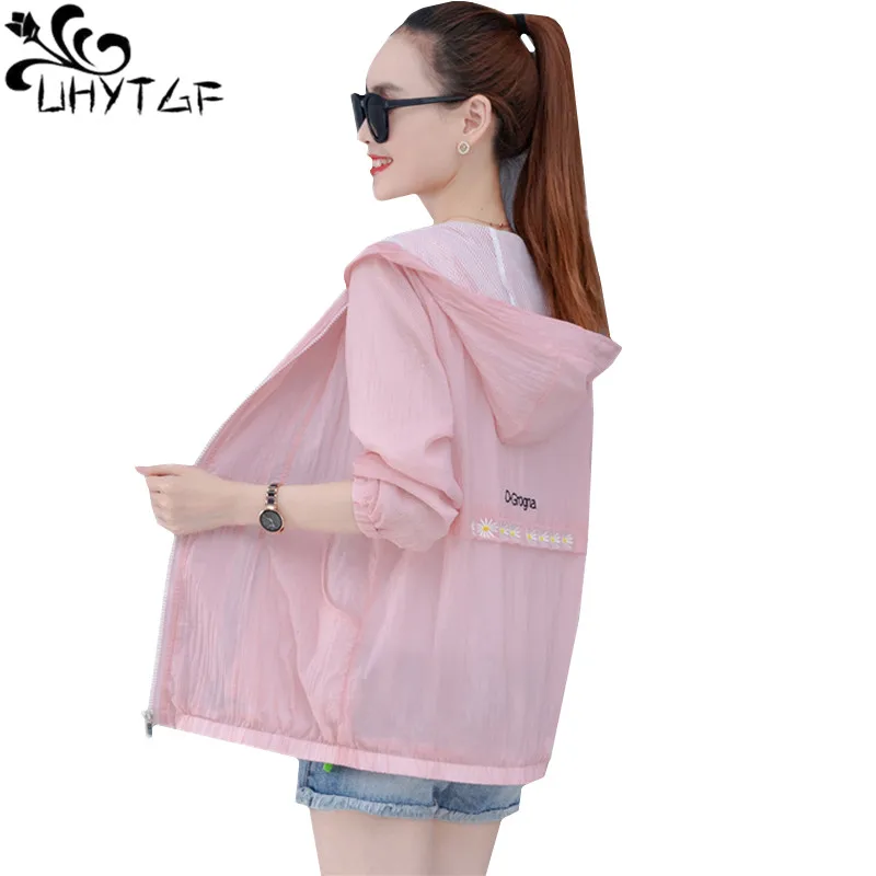 UHYTGF Fashion women summer top New ice silk breathable thin sunscreen clothing long sleeves hooded short coat 4XL big size 892
UHYTGF Fashion women summer top New ice silk breathable thin sunscreen clothing long sleeves hooded short coat 4XL big size 892