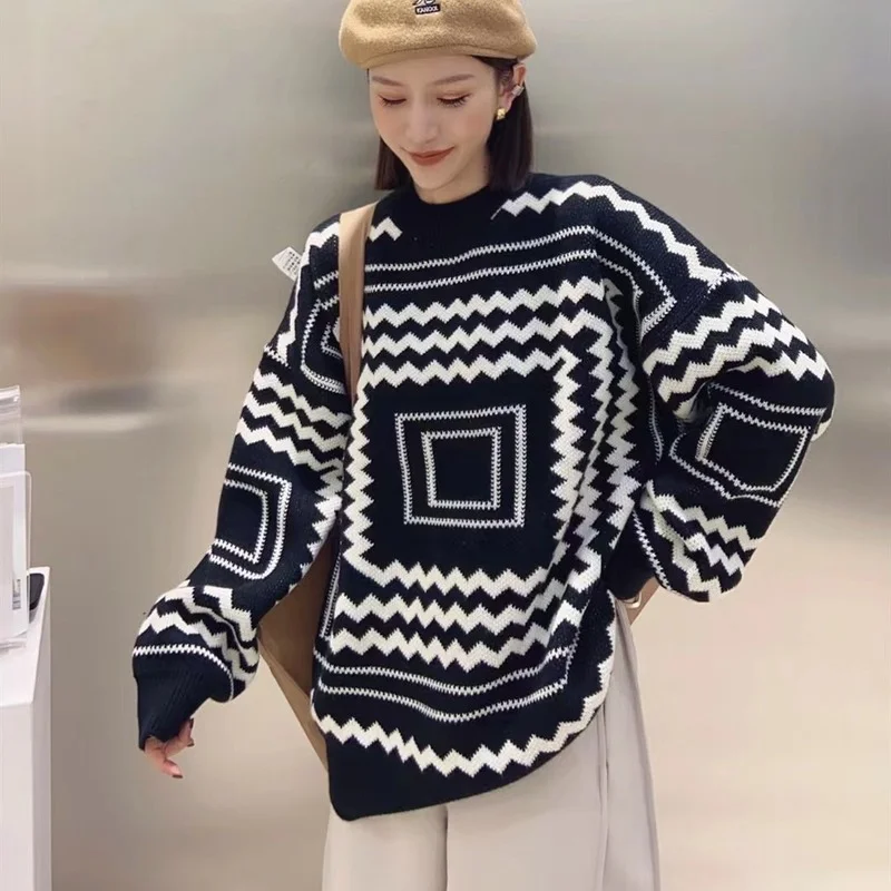 European station 2023 autumn and winter European goods heavy industry wave back pattern loose lazy pullover sweater sweater wome
European station 2023 autumn and winter European goods heavy industry wave back pattern loose lazy pullover sweater sweater wome