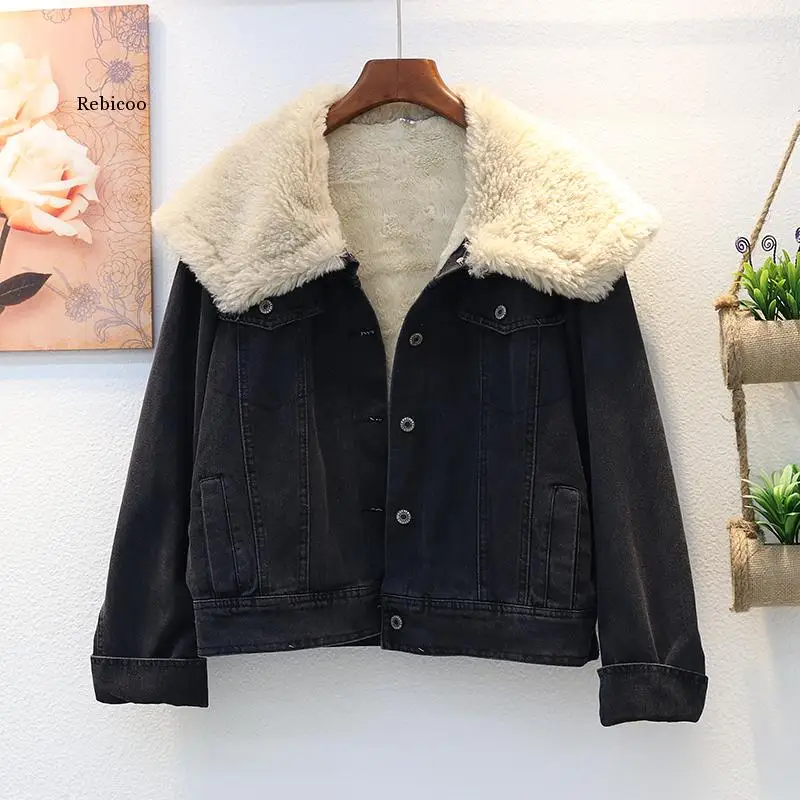 Korean Fashion Short Denim Jacket Women Black Outerwear Loose Winter Warm Sailor Collar Lamb Fur Liner Jeans Jacket Coat Female
Korean Fashion Short Denim Jacket Women Black Outerwear Loose Winter Warm Sailor Collar Lamb Fur Liner Jeans Jacket Coat Female