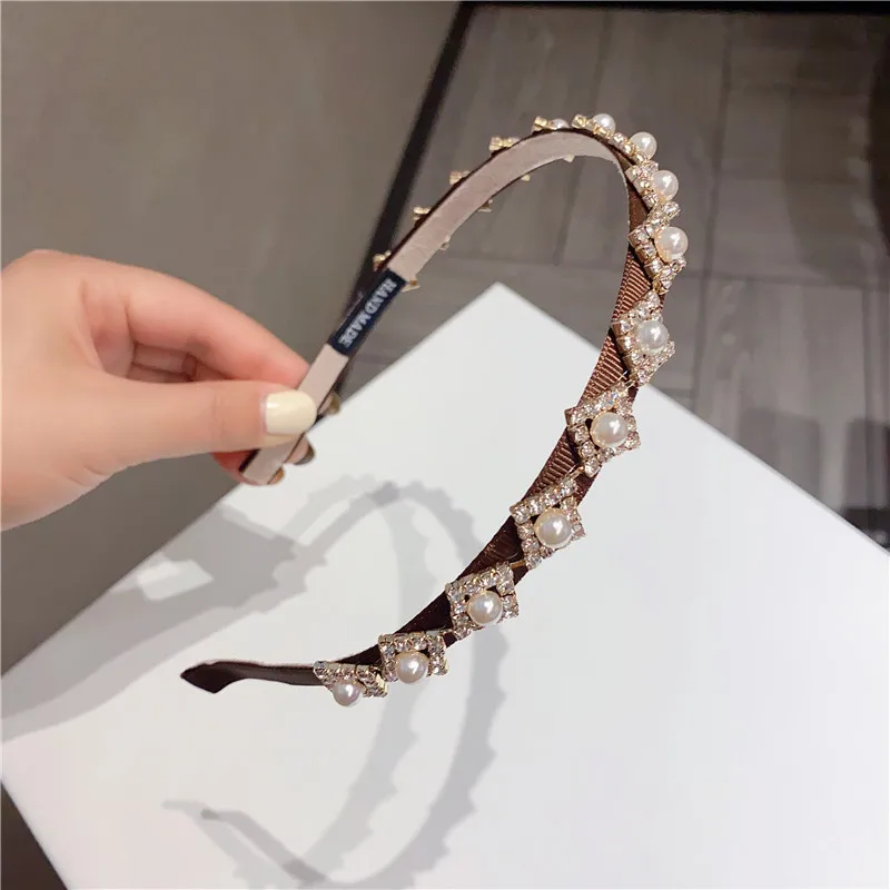 Fashion Korean style Rhinestone hairband Women Girls Fashion Retro court Baroque crystal Hair Hoop headwear Hair Accessories
Fashion Korean style Rhinestone hairband Women Girls Fashion Retro court Baroque crystal Hair Hoop headwear Hair Accessories