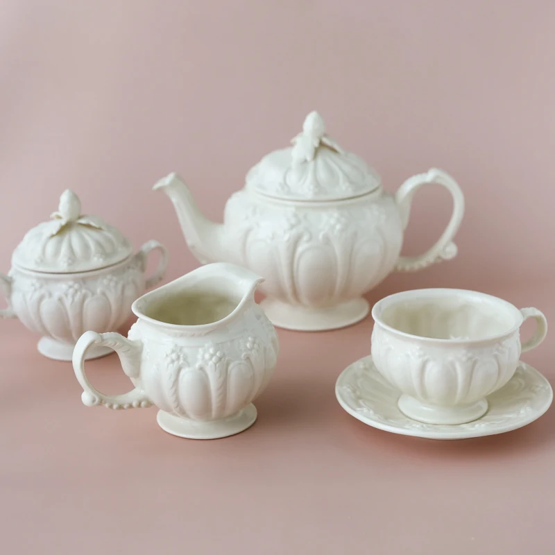 wedding European retro cream berry leaves three dimensional flower teapot coffee cup milk sugar pot
wedding European retro cream berry leaves three dimensional flower teapot coffee cup milk sugar pot