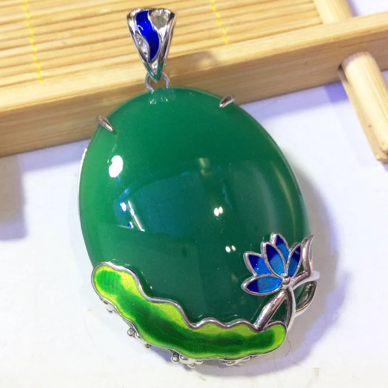 S925 серебро инкрустированный натуральный халцедон Cloisonne подвеска ввиде цветка лотоса
S925 серебро инкрустированный натуральный халцедон Cloisonne подвеска ввиде цветка лотоса