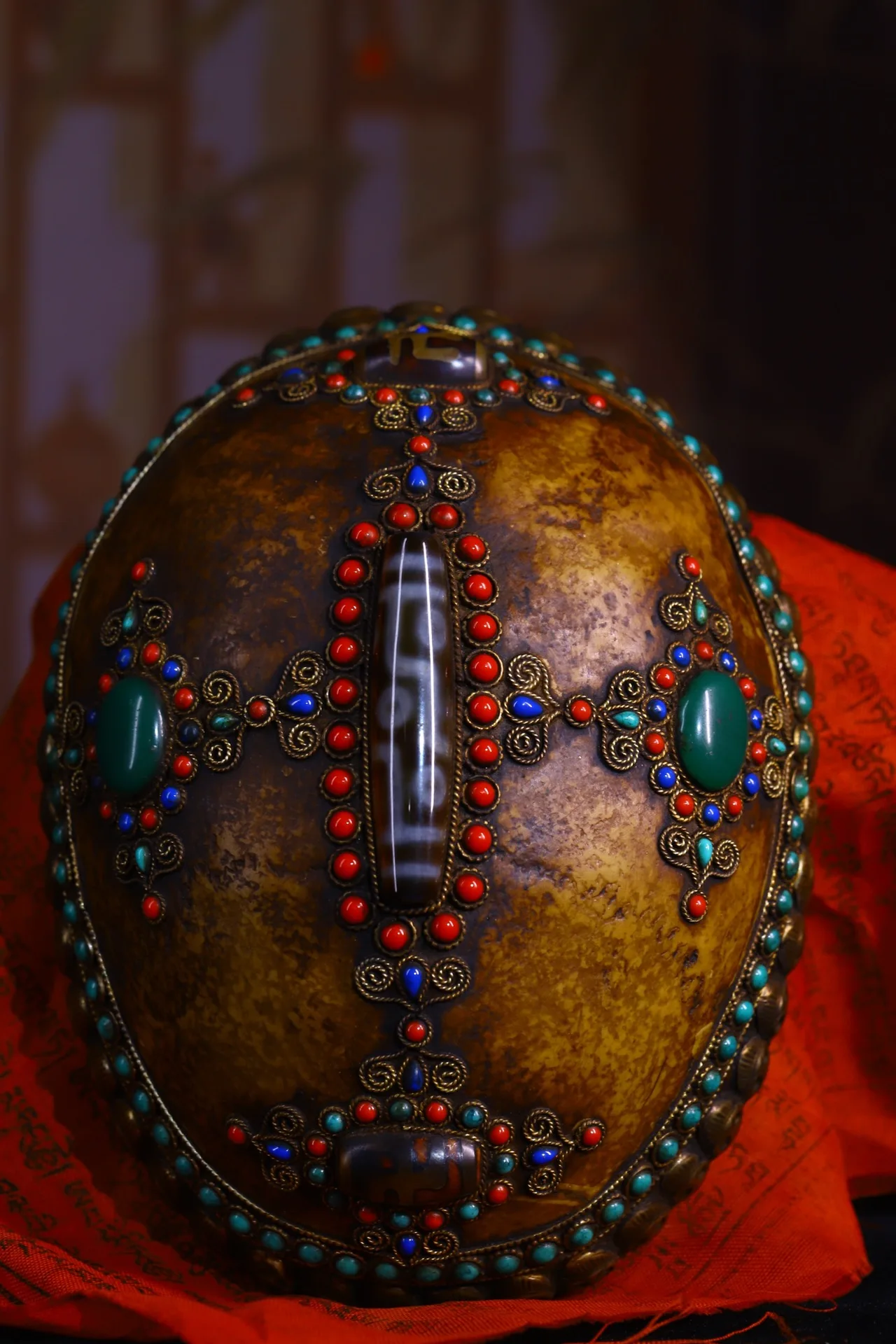 7"Tibetan Temple Collection Old Gabala Bowl Skull Mosaic Gem gZi Beads Gabala Bowl Amulet Dharma Worship Hall Town House
7"Tibetan Temple Collection Old Gabala Bowl Skull Mosaic Gem gZi Beads Gabala Bowl Amulet Dharma Worship Hall Town House