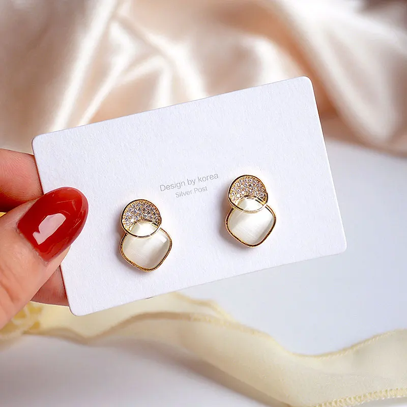 Korean Earrings For Girls Simple Temperament Shiny Zircon Light Luxury Temperament Exquisite Daily earrings All-match Earrings
Korean Earrings For Girls Simple Temperament Shiny Zircon Light Luxury Temperament Exquisite Daily earrings All-match Earrings