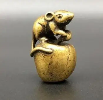 Solid Copper Zodiac Little Mouse Ornament Mini Copper Mouse Steal Apple Key Chain Pendant Fengshui Copper Carving Animal Statue
Solid Copper Zodiac Little Mouse Ornament Mini Copper Mouse Steal Apple Key Chain Pendant Fengshui Copper Carving Animal Statue
