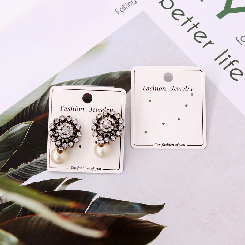 100pcs/lot Newly Plastic And Paper Fashion Jewelry Earrings Display Cards 4.5x5cm Innovative Oblique Six Hole Hook Clip Cards
100pcs/lot Newly Plastic And Paper Fashion Jewelry Earrings Display Cards 4.5x5cm Innovative Oblique Six Hole Hook Clip Cards