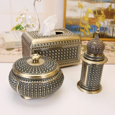 3Pcs/Set EuropeTable decor Set Metal Tissue Box+ Decorative Ashtry + Paper Napkins + toothpicker JSTZ01
3Pcs/Set EuropeTable decor Set Metal Tissue Box+ Decorative Ashtry + Paper Napkins + toothpicker JSTZ01
