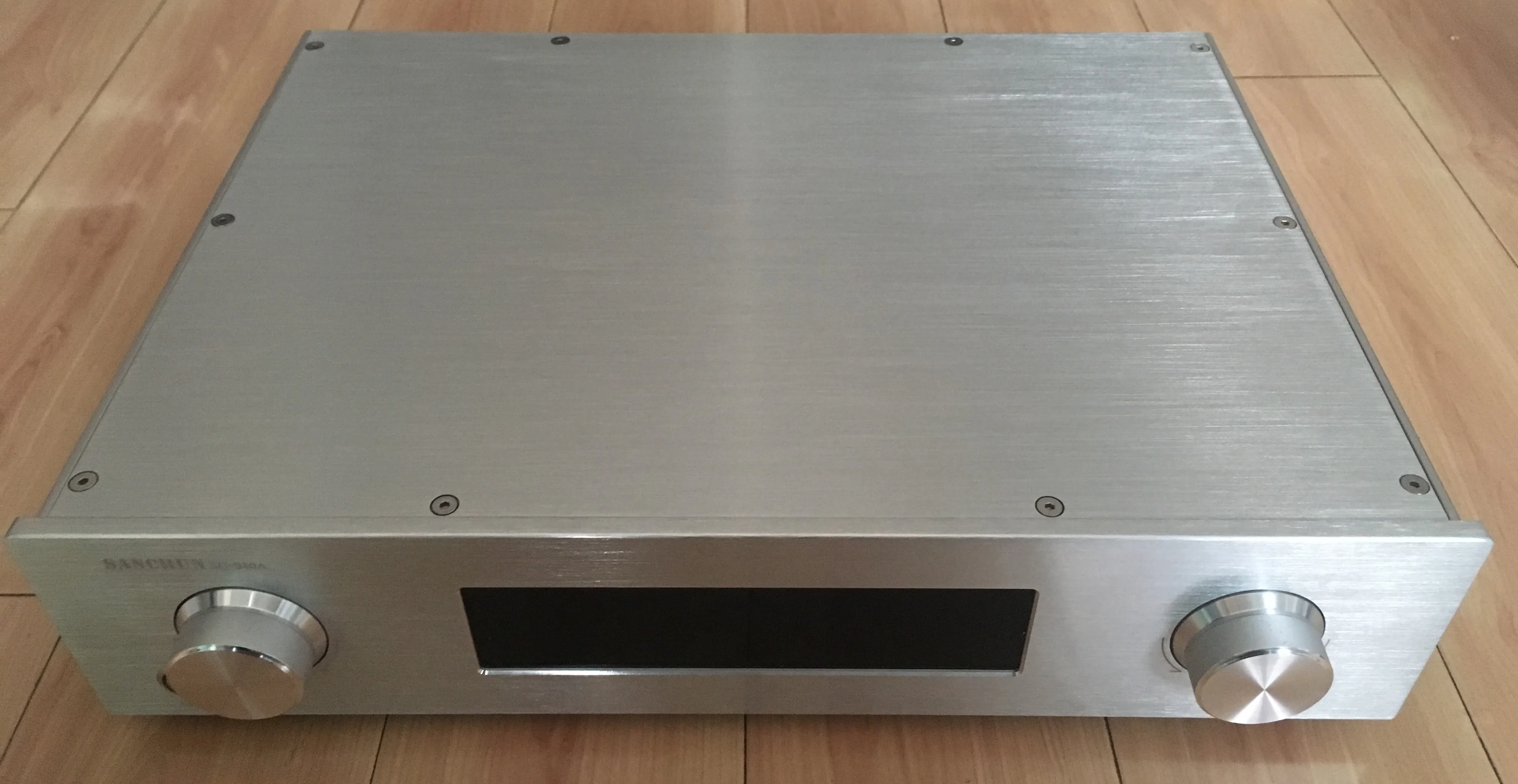 Fully Balanced Front-stage JFET Four-tube Front-stage HIFI Remote-control Front Stage SC-980A
Fully Balanced Front-stage JFET Four-tube Front-stage HIFI Remote-control Front Stage SC-980A