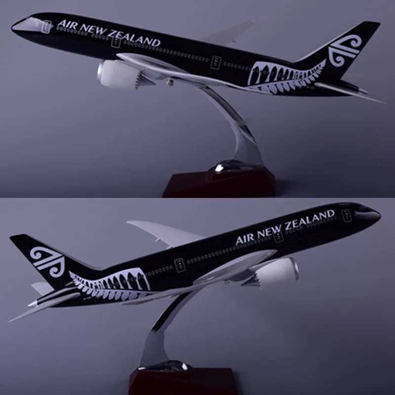 43CM 1:172 Scale Boeing B787 NEW ZEALAND Airline Airplane Aviation Model Base Alloy Aircraft Plane Collectible Toy Collection
43CM 1:172 Scale Boeing B787 NEW ZEALAND Airline Airplane Aviation Model Base Alloy Aircraft Plane Collectible Toy Collection