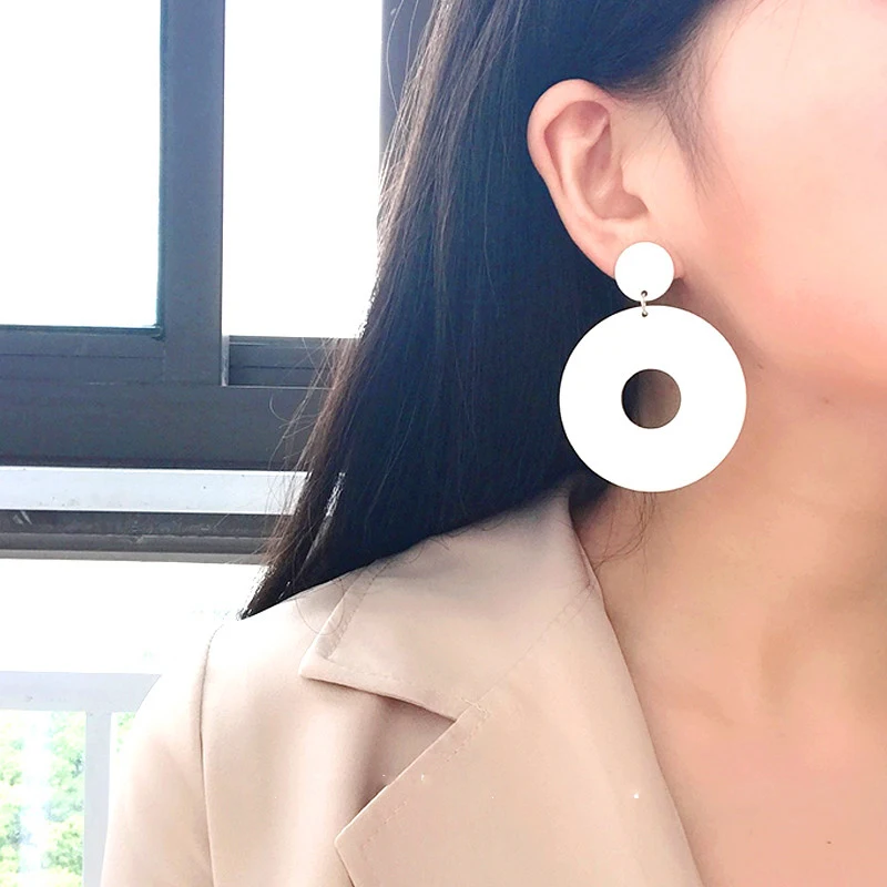 XIYANIKE Hot Selling Korean Style White Double Circle Big Drop Earrings For Women Girl Exaggerate Statement Geometric Jewelry
XIYANIKE Hot Selling Korean Style White Double Circle Big Drop Earrings For Women Girl Exaggerate Statement Geometric Jewelry