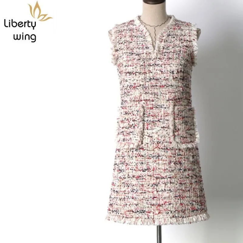 Spring Autumn New Women Tweed Tassel V-Neck Dresses Slim Fit Plaid High Quality Celebrate Party Sleeveless A-Line Dress
Spring Autumn New Women Tweed Tassel V-Neck Dresses Slim Fit Plaid High Quality Celebrate Party Sleeveless A-Line Dress