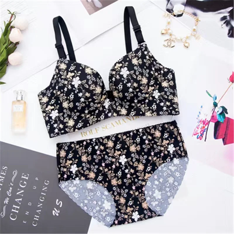 Two Pieces Black Seamless Bra Set for Women Push Up Lingerie Flower Print Underwear Wire Free Bra and Panty Set Female Intimates
Two Pieces Black Seamless Bra Set for Women Push Up Lingerie Flower Print Underwear Wire Free Bra and Panty Set Female Intimates