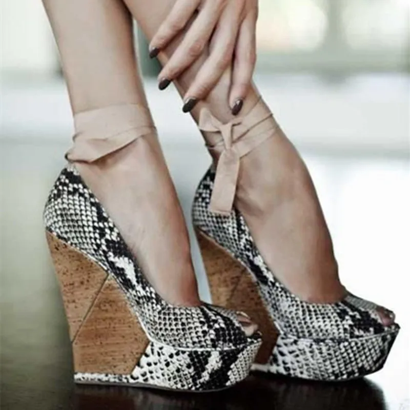 Ladies Python Leather Patchwork Wedge Pumps Ribbons Lace up Super Wedge Heels Pointed Toe Female Platform Women Shoes
Ladies Python Leather Patchwork Wedge Pumps Ribbons Lace up Super Wedge Heels Pointed Toe Female Platform Women Shoes
