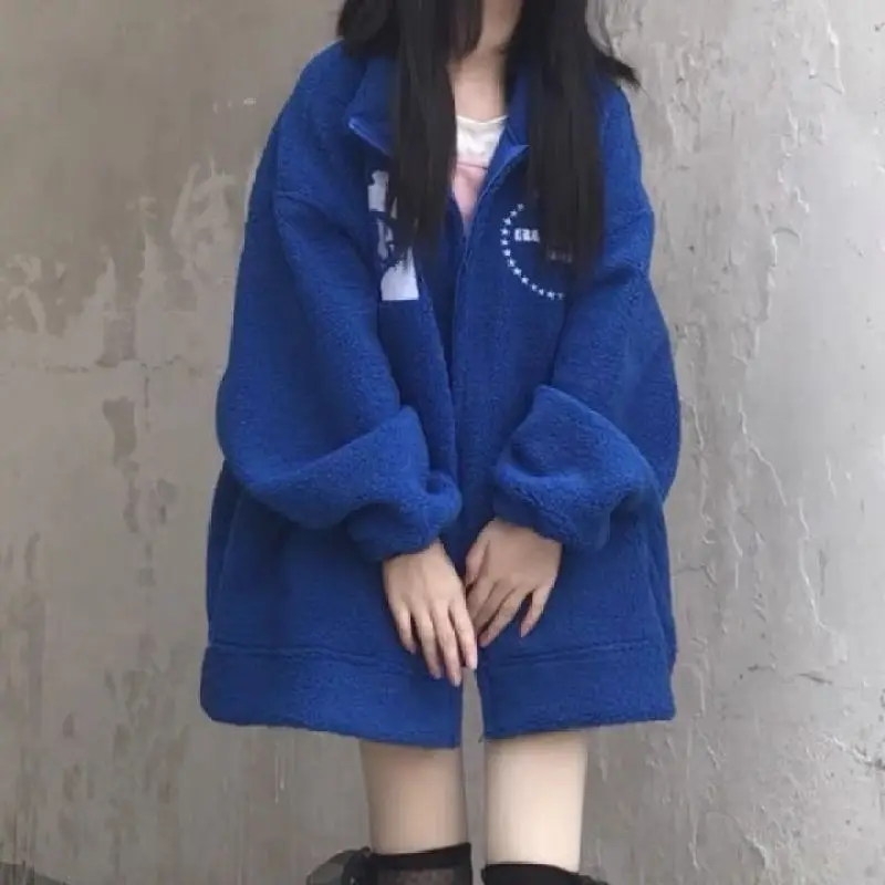 Klein Blue imitation lamb wool coat for women in autumn and winter 2021 new national fashion American retro Street loose white c
Klein Blue imitation lamb wool coat for women in autumn and winter 2021 new national fashion American retro Street loose white c