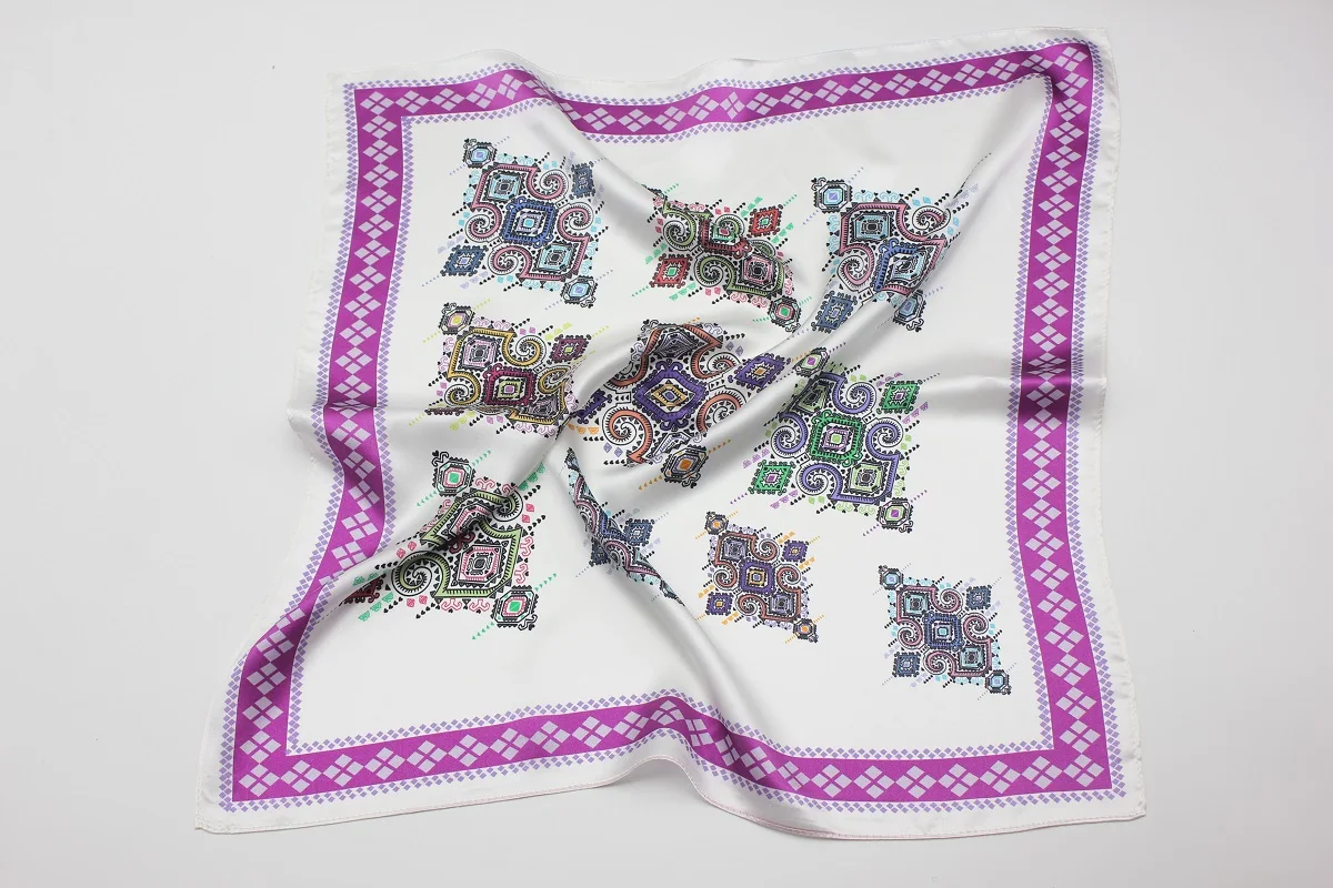 Fashionable spring and autumn scarves new scarves satin silk mosaic printed scarves autumn and winter women's cashmere scarves
Fashionable spring and autumn scarves new scarves satin silk mosaic printed scarves autumn and winter women's cashmere scarves