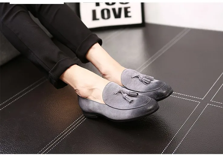 Top quality classic Italian men shoes chaussure homme casual tassel shoes men slip on loafers office suede slippers flats
Top quality classic Italian men shoes chaussure homme casual tassel shoes men slip on loafers office suede slippers flats