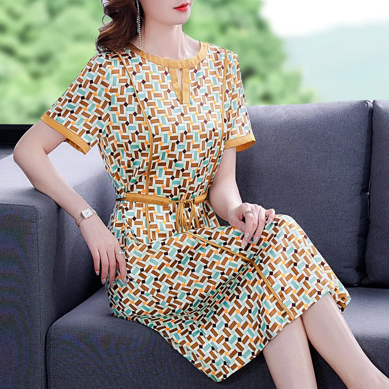Summer Satin Print Silk Vintage Midi chic prom Dress 2023 Women New Casual Sundress Elegant Bodycon Party Evening Vestidos
Summer Satin Print Silk Vintage Midi chic prom Dress 2023 Women New Casual Sundress Elegant Bodycon Party Evening Vestidos