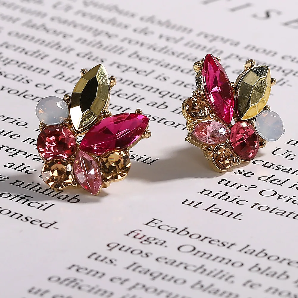 Rose Red Irregular Statement Stud Earrings for Women Fashion Elegant Retro Vintage Stud Earrings Party Accessories Gifts HT134
Rose Red Irregular Statement Stud Earrings for Women Fashion Elegant Retro Vintage Stud Earrings Party Accessories Gifts HT134