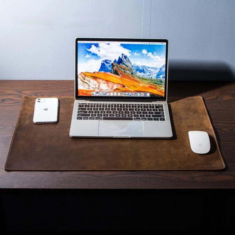 European and American Retro Crazy Horse Leather Small Computer Desk Mat for Apple Computer Protection Pad
European and American Retro Crazy Horse Leather Small Computer Desk Mat for Apple Computer Protection Pad