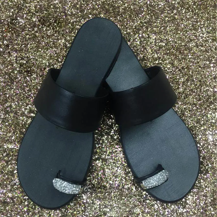 Glitter Rhinestone Metal Rings Clip Toe Slipper Woman Leisure Simple Slip On Slide Shoes Summer Beach Crystal Flip Flops
Glitter Rhinestone Metal Rings Clip Toe Slipper Woman Leisure Simple Slip On Slide Shoes Summer Beach Crystal Flip Flops