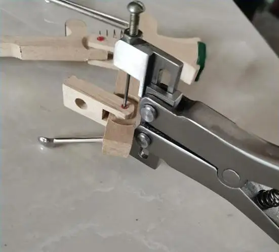 Piano tuning tool Shenda needle pliers Shenda pliers Shenda needle extractor stainless steel
Piano tuning tool Shenda needle pliers Shenda pliers Shenda needle extractor stainless steel
