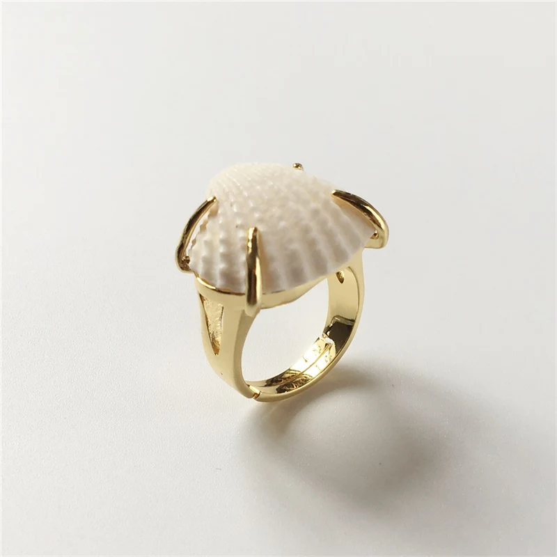 FUWO Trendy Women Golden Scallop Ring Original Handmade Design Natural White Shell Prong Setting Ring for Women RG502 5pcs/lot
FUWO Trendy Women Golden Scallop Ring Original Handmade Design Natural White Shell Prong Setting Ring for Women RG502 5pcs/lot