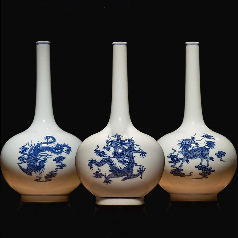 Qing Kangxi Period Blue And White Dragon And Phoenix Kylin Pattern Ceramic Vase
Qing Kangxi Period Blue And White Dragon And Phoenix Kylin Pattern Ceramic Vase